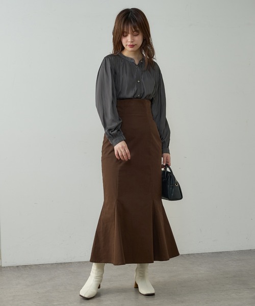 natural couture（ナチュラルクチュール）の「【WEB限定カラー有り】マット釦とろみサテンブラウス（シャツ/ブラウス・レディース・ブラウン/その他2/その他1/アイボリー/スミクロ/グリーン/ピンクベージュ・FREE）」の11枚目の写真