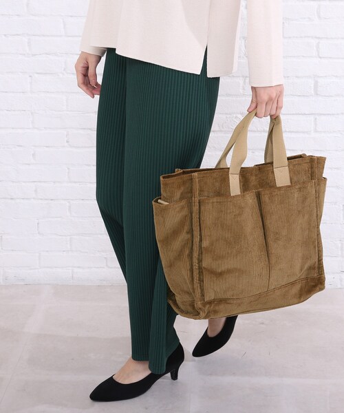 SHOO・LA・RUE（シューラルー）の「◆コーデュロイビッグ2WAYトート（トートバッグ・レディース・カーキ系4/ブラウン系その他/ナチュラル/ブラウン系・00）」の17枚目の写真