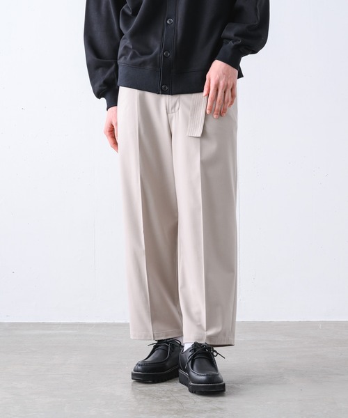 YUEATE（ユエイト）の「"belded wide slacks" ベルデッドワイドスラックス（スラックス・メンズ・グレイッシュベージュ/チャコールグレー・LARGE/MEDIUM）」の2枚目の写真