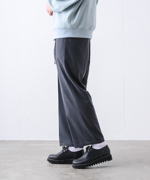 YUEATE（ユエイト）の「"belded wide slacks" ベルデッドワイドスラックス（スラックス・メンズ・グレイッシュベージュ/チャコールグレー・LARGE/MEDIUM）」の5枚目の写真
