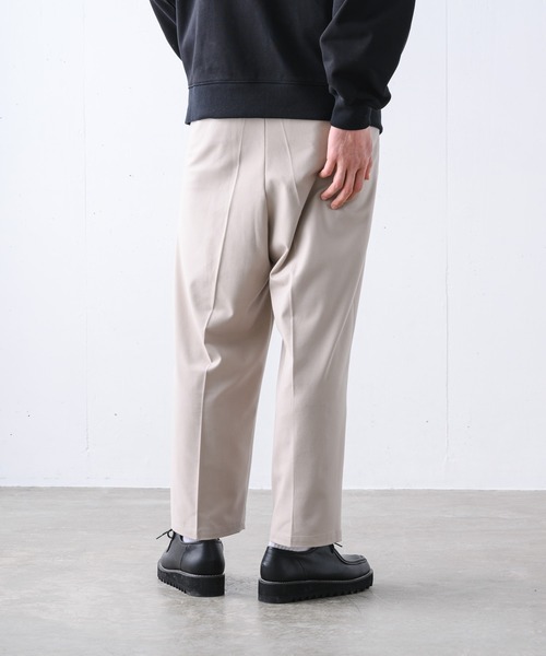 YUEATE（ユエイト）の「"belded wide slacks" ベルデッドワイドスラックス（スラックス・メンズ・グレイッシュベージュ/チャコールグレー・LARGE/MEDIUM）」の10枚目の写真
