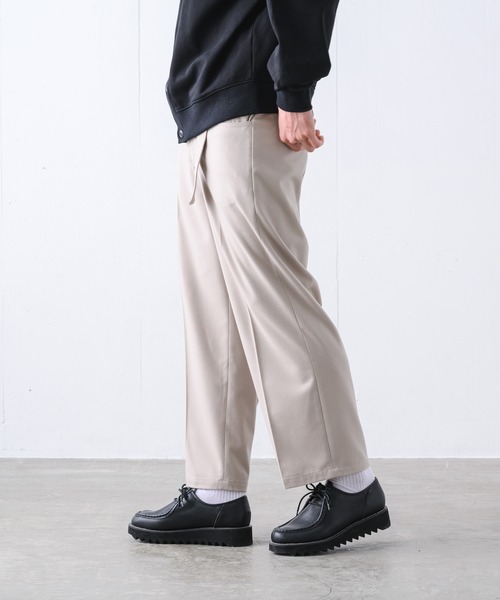 YUEATE（ユエイト）の「"belded wide slacks" ベルデッドワイドスラックス（スラックス・メンズ・グレイッシュベージュ/チャコールグレー・LARGE/MEDIUM）」の9枚目の写真