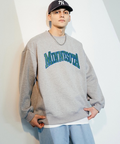 Ressaca(レサーカ)の「ビッグシルエット ミネソタ カレッジロゴ 刺繍裏起毛スウェットトレーナー(スウェット・メンズ・グレー/オートミール/グリーン/ブラック・M/L)」の2枚目の写真