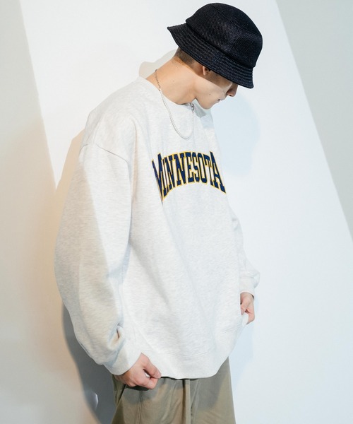 Ressaca(レサーカ)の「ビッグシルエット ミネソタ カレッジロゴ 刺繍裏起毛スウェットトレーナー(スウェット・メンズ・グレー/オートミール/グリーン/ブラック・M/L)」の17枚目の写真