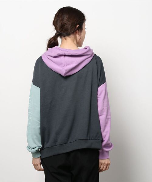 PEANUTS（ピーナッツ）の「【PEANUTS/ピーナッツ】SNOOPYスヌーピーアームプリントフーディ―/プルパーカー/ビッグシルエット（パーカー・レディース・チャコールグレー/オレンジ/アイボリー/ミント・M/L/XL）」の14枚目の写真