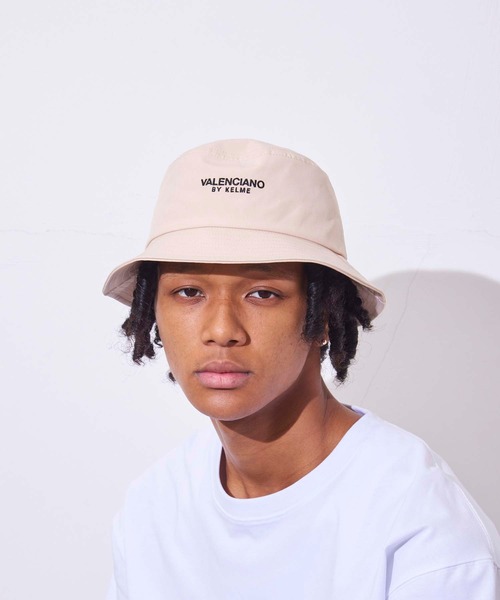 atmos pink（アトモスピンク）の「VALENCIANO by KELME LUX BUCKET HAT / ヴァレンシアーノ ラックスバケットハット（ハット・メンズ・ベージュ/ブラック・FREE）」の2枚目の写真