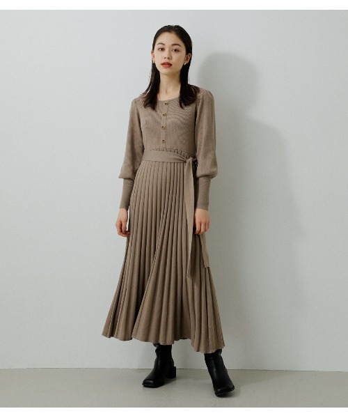 AZUL by moussy（アズールバイマウジー）の「PLEATS KNIT ONEPIECE/プリーツニットワンピース（ワンピース・レディース・ブラック/ベージュ/ライトグリーン・MEDIUM/SMALL）」の13枚目の写真