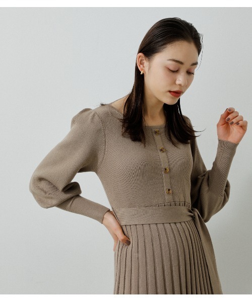 AZUL by moussy（アズールバイマウジー）の「PLEATS KNIT ONEPIECE/プリーツニットワンピース（ワンピース・レディース・ブラック/ベージュ/ライトグリーン・MEDIUM/SMALL）」の15枚目の写真