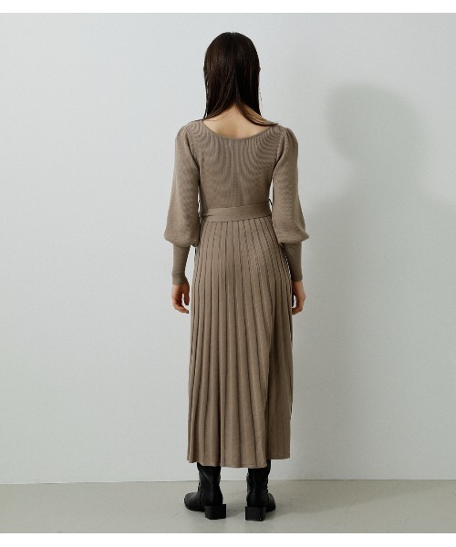 AZUL by moussy（アズールバイマウジー）の「PLEATS KNIT ONEPIECE/プリーツニットワンピース（ワンピース・レディース・ブラック/ベージュ/ライトグリーン・MEDIUM/SMALL）」の18枚目の写真