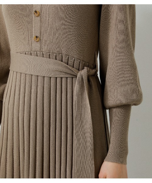 AZUL by moussy（アズールバイマウジー）の「PLEATS KNIT ONEPIECE/プリーツニットワンピース（ワンピース・レディース・ブラック/ベージュ/ライトグリーン・MEDIUM/SMALL）」の20枚目の写真