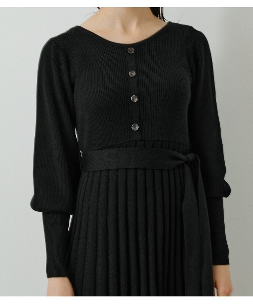 AZUL by moussy（アズールバイマウジー）の「PLEATS KNIT ONEPIECE/プリーツニットワンピース（ワンピース・レディース・ブラック/ベージュ/ライトグリーン・MEDIUM/SMALL）」の10枚目の写真