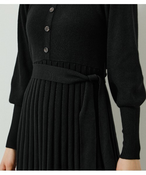 AZUL by moussy（アズールバイマウジー）の「PLEATS KNIT ONEPIECE/プリーツニットワンピース（ワンピース・レディース・ブラック/ベージュ/ライトグリーン・MEDIUM/SMALL）」の11枚目の写真