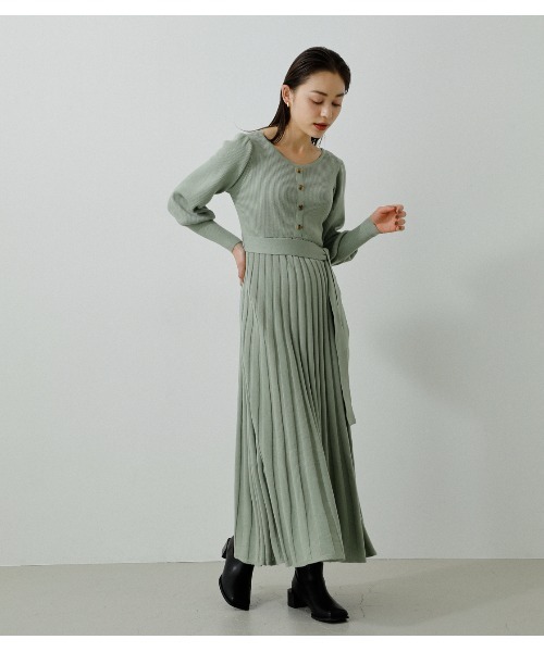 AZUL by moussy（アズールバイマウジー）の「PLEATS KNIT ONEPIECE/プリーツニットワンピース（ワンピース・レディース・ブラック/ベージュ/ライトグリーン・MEDIUM/SMALL）」の22枚目の写真