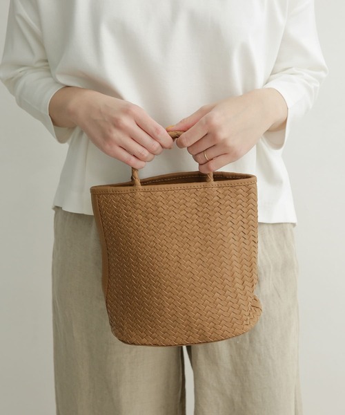 URBAN RESEARCH DOORS(アーバンリサーチドアーズ)の「レザーメッシュミニバッグ(ハンドバッグ・レディース・ホワイト/ブラック系その他/キャメル・ONE)」の1枚目の写真