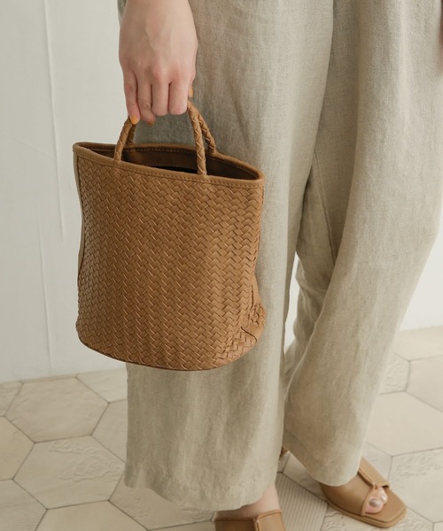 URBAN RESEARCH DOORS(アーバンリサーチドアーズ)の「レザーメッシュミニバッグ(ハンドバッグ・レディース・ホワイト/ブラック系その他/キャメル・ONE)」の5枚目の写真