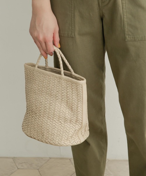 URBAN RESEARCH DOORS(アーバンリサーチドアーズ)の「レザーメッシュミニバッグ(ハンドバッグ・レディース・ホワイト/ブラック系その他/キャメル・ONE)」の6枚目の写真