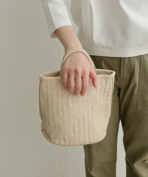 URBAN RESEARCH DOORS(アーバンリサーチドアーズ)の「レザーメッシュミニバッグ(ハンドバッグ・レディース・ホワイト/ブラック系その他/キャメル・ONE)」の7枚目の写真