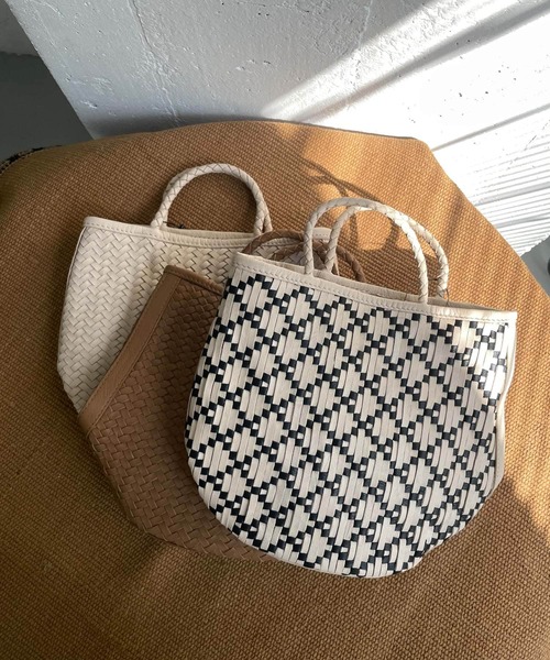 URBAN RESEARCH DOORS(アーバンリサーチドアーズ)の「レザーメッシュミニバッグ(ハンドバッグ・レディース・ホワイト/ブラック系その他/キャメル・ONE)」の9枚目の写真