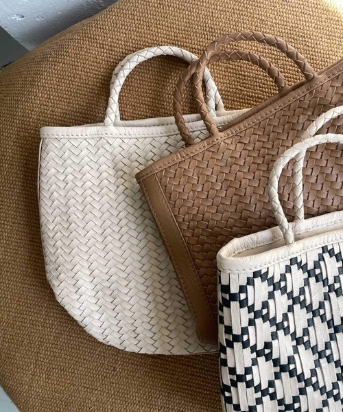 URBAN RESEARCH DOORS(アーバンリサーチドアーズ)の「レザーメッシュミニバッグ(ハンドバッグ・レディース・ホワイト/ブラック系その他/キャメル・ONE)」の10枚目の写真