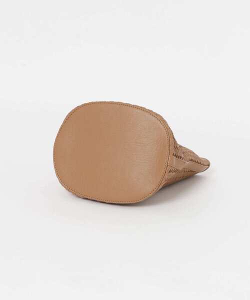 URBAN RESEARCH DOORS(アーバンリサーチドアーズ)の「レザーメッシュミニバッグ(ハンドバッグ・レディース・ホワイト/ブラック系その他/キャメル・ONE)」の18枚目の写真