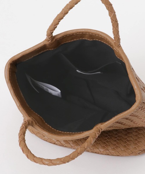 URBAN RESEARCH DOORS(アーバンリサーチドアーズ)の「レザーメッシュミニバッグ(ハンドバッグ・レディース・ホワイト/ブラック系その他/キャメル・ONE)」の20枚目の写真