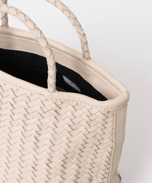 URBAN RESEARCH DOORS(アーバンリサーチドアーズ)の「レザーメッシュミニバッグ(ハンドバッグ・レディース・ホワイト/ブラック系その他/キャメル・ONE)」の21枚目の写真