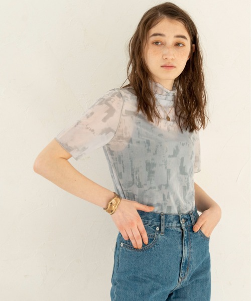 ANGIE（アンジー）の「【前後２WAY】ニュアンスプリントハイネック半袖シアートップス（Tシャツ/カットソー・レディース・ベージュ/グレー・FREE）」の21枚目の写真