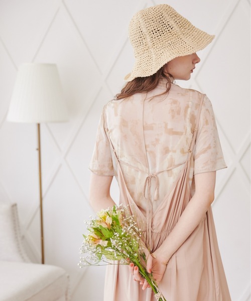 ANGIE（アンジー）の「【前後２WAY】ニュアンスプリントハイネック半袖シアートップス（Tシャツ/カットソー・レディース・ベージュ/グレー・FREE）」の4枚目の写真