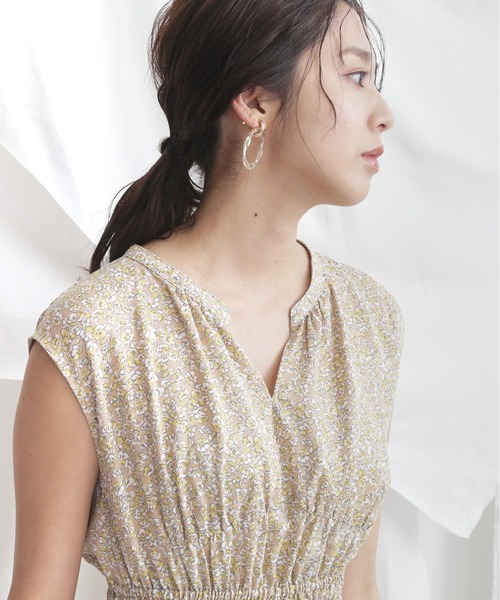 NATURAL BEAUTY BASIC(ナチュラルビューティーベーシック)の「Vネックシャーリングワンピース(ワンピース・レディース・ベージュ系その他/イエロー/ブルー系その他6・SMALL/MEDIUM)」の10枚目の写真