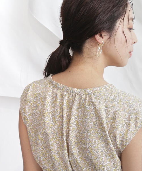 NATURAL BEAUTY BASIC(ナチュラルビューティーベーシック)の「Vネックシャーリングワンピース(ワンピース・レディース・ベージュ系その他/イエロー/ブルー系その他6・SMALL/MEDIUM)」の11枚目の写真