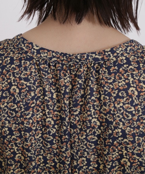 NATURAL BEAUTY BASIC(ナチュラルビューティーベーシック)の「Vネックシャーリングワンピース(ワンピース・レディース・ベージュ系その他/イエロー/ブルー系その他6・SMALL/MEDIUM)」の18枚目の写真