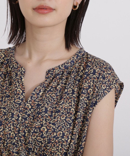 NATURAL BEAUTY BASIC(ナチュラルビューティーベーシック)の「Vネックシャーリングワンピース(ワンピース・レディース・ベージュ系その他/イエロー/ブルー系その他6・SMALL/MEDIUM)」の21枚目の写真