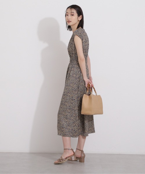 NATURAL BEAUTY BASIC(ナチュラルビューティーベーシック)の「Vネックシャーリングワンピース(ワンピース・レディース・ベージュ系その他/イエロー/ブルー系その他6・SMALL/MEDIUM)」の15枚目の写真