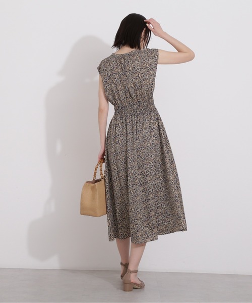 NATURAL BEAUTY BASIC(ナチュラルビューティーベーシック)の「Vネックシャーリングワンピース(ワンピース・レディース・ベージュ系その他/イエロー/ブルー系その他6・SMALL/MEDIUM)」の16枚目の写真
