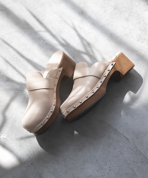 A part by（アパートバイ）の「スタッズサボ　285457（サンダル・レディース・ブラック/ライトベージュ・MEDIUM/LARGE）」の5枚目の写真