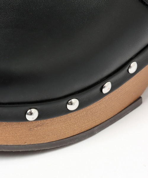 A part by（アパートバイ）の「スタッズサボ　285457（サンダル・レディース・ブラック/ライトベージュ・MEDIUM/LARGE）」の4枚目の写真