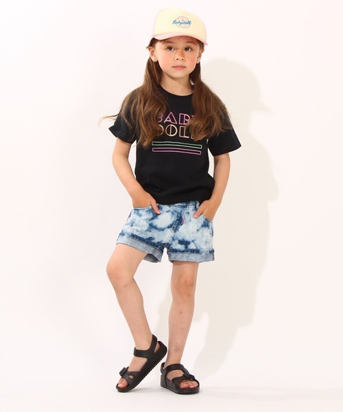 BABYDOLL(ベビードール)の「親子お揃い ネオン ロゴ Tシャツ 6726K(Tシャツ/カットソー・キッズ・ブラック/ホワイト/ターコイズブルー・100cm/90cm/120cm/130cm/150cm/110cm/140cm/80cm)」の7枚目の写真