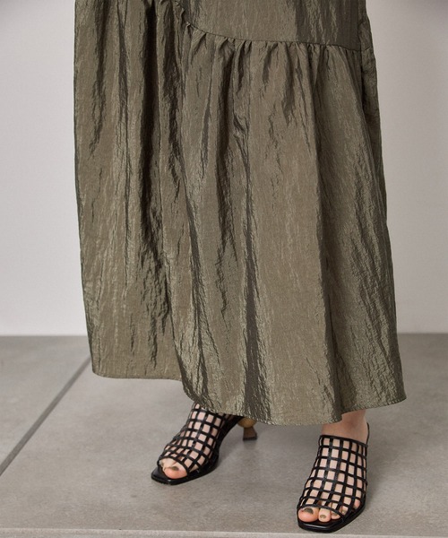 PUBLIC TOKYO（パブリックトウキョウ）の「ナイロンウェーブラインフレアスカート/ウォッシャブル（スカート・レディース・ブラック/カーキ・FREE）」の4枚目の写真