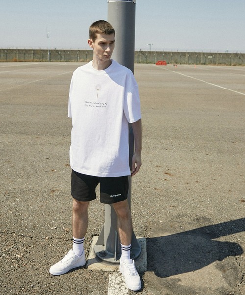 【セール】A'GEM/9 × .kom『MARIAGEDEBIEN/マリアゲデビエン』タンポポグラフィック半袖Tシャツ カットソー（Tシャツ/カットソー）｜A‘gem 9（エージェムナイン）