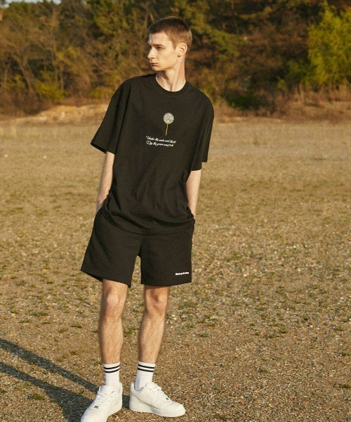 A'GEM9(エージェムナイン)の「A'GEM/9 × .kom『MARIAGEDEBIEN/マリアゲデビエン』タンポポグラフィック半袖Tシャツ カットソー(Tシャツ/カットソー・メンズ・ブラック/ホワイト・L/M)」の5枚目の写真