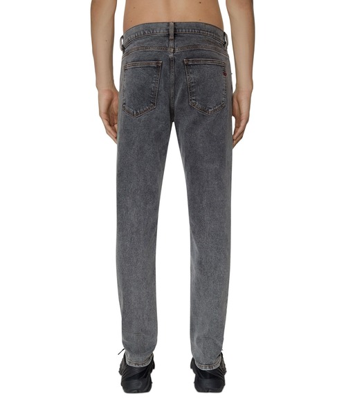 DIESEL(ディーゼル)の「メンズ 22FW デニムパンツ ブラック スリムフィット(デニムパンツ・メンズ・ブラック・26inch/28inch/34inch/30inch/32inch/36inch)」の5枚目の写真