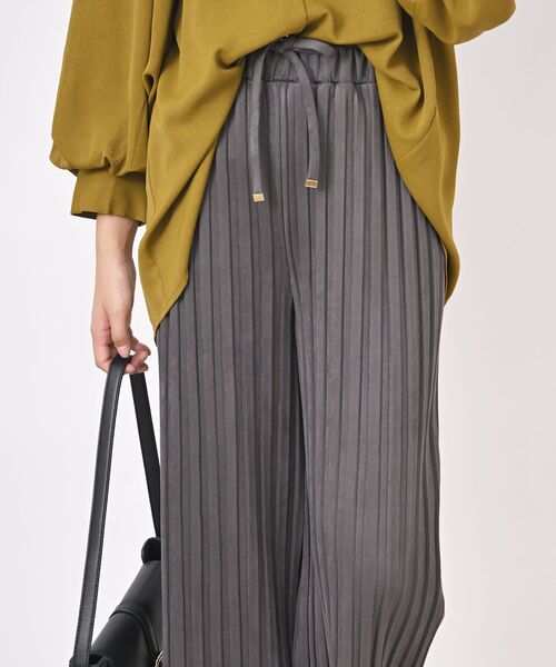 rps（アールピーエス）の「ポンチスエードプリーツパンツ（その他パンツ・レディース・ダークグリーン/チャコールグレー/ベージュ/モカ・フリー）」の9枚目の写真