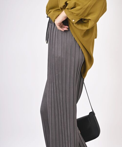 rps（アールピーエス）の「ポンチスエードプリーツパンツ（その他パンツ・レディース・ダークグリーン/チャコールグレー/ベージュ/モカ・フリー）」の10枚目の写真