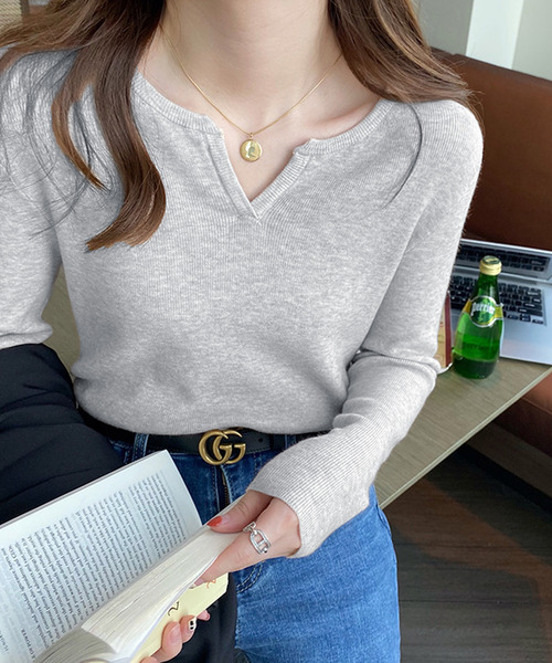 Girly Doll（ガーリードール）の「キーネックプルオーバー（ニット/セーター・レディース・ホワイト/ブラック/ベージュ/ピンク/オレンジ/ブルー/アイボリー/ライトグレー/ピンクベージュ/パープル/ブラウン/キャメル/グリーン・FREE）」の4枚目の写真