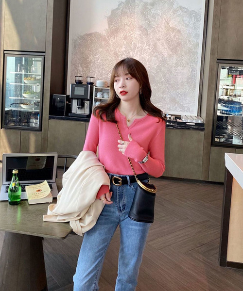 Girly Doll（ガーリードール）の「キーネックプルオーバー（ニット/セーター・レディース・ホワイト/ブラック/ベージュ/ピンク/オレンジ/ブルー/アイボリー/ライトグレー/ピンクベージュ/パープル/ブラウン/キャメル/グリーン・FREE）」の20枚目の写真