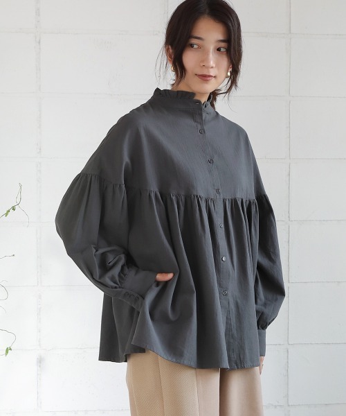 Bou Jeloud(ブージュルード)の「2WAYスタンドフリルネックブラウス(シャツ/ブラウス・レディース・チャコールグレー/オフホワイト・38)」の4枚目の写真
