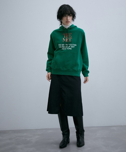 ADAM ET ROPE'（アダムエロペ）の「THE MET x ADAM LOGO SWEAT（パーカー・レディース・グリーン/ブラック/グレー・FREE）」の6枚目の写真