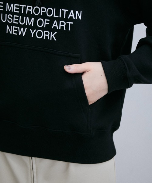 ADAM ET ROPE'（アダムエロペ）の「THE MET x ADAM LOGO SWEAT（パーカー・レディース・グリーン/ブラック/グレー・FREE）」の11枚目の写真