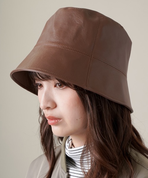 SPINNS(スピンズ)の「フェイクレザー つば下バケットハット(ハット・レディース・ブラウン/ブラック/アイボリー・ONESIZE)」の6枚目の写真