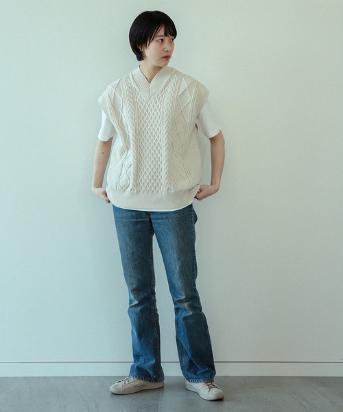 BEAMS LIGHTS（ビームスライツ）の「BEAMS LIGHTS / アラン ケーブル ベスト（ベスト・メンズ・チャコールグレー/ナチュラル・SMALL/MEDIUM/LARGE）」の20枚目の写真